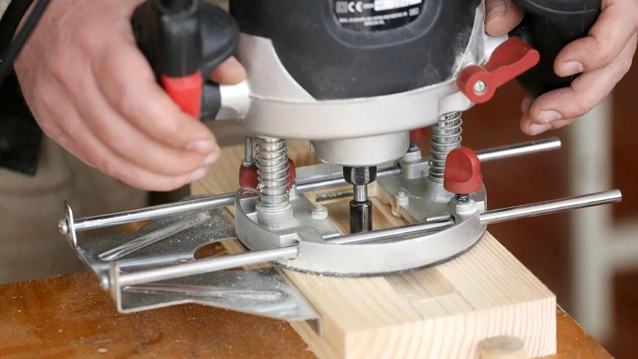 Приспособа шип паз для фрезера. Приспособа шип паз для фрезера. Паз фрезером. Ручной фрезер scheer. 3700 крепление фрезера фрезера.