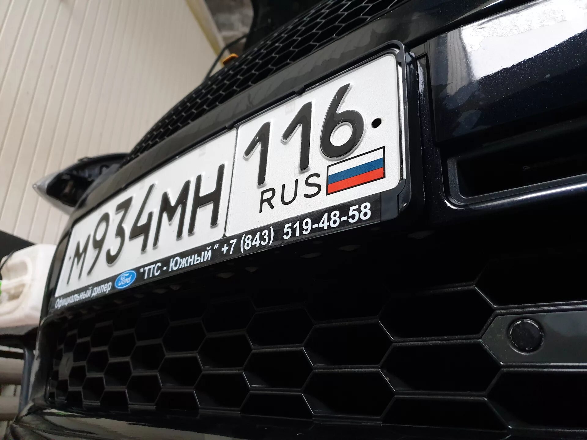 Гос рамки с надписями. Номерные рамки на авто с надписью. Светящиеся рамки для номеров. Номерные рамки госнаркоконтроль. Надпись на рамке номерного знака.