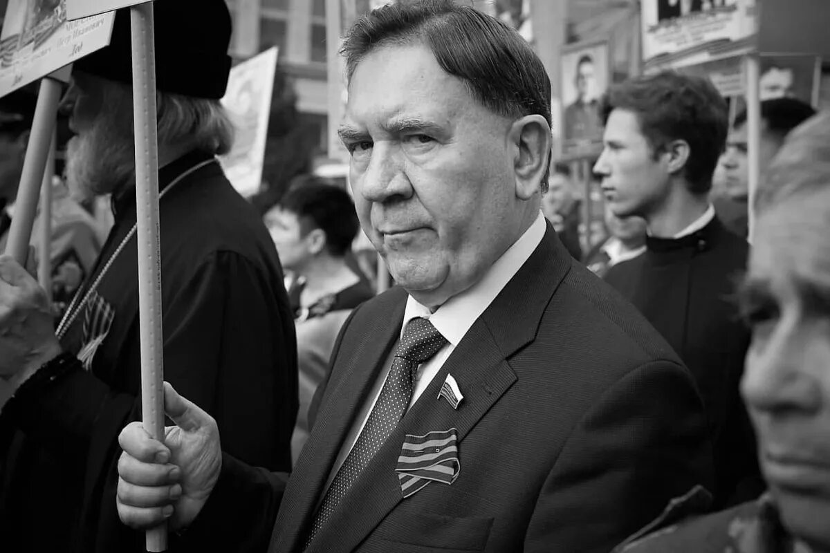 Михаил евдокимов мерседес. Мэр харькова кернес могила. Умершие губернаторы. Могила максюты волгоград. Владимир меньшов могила.