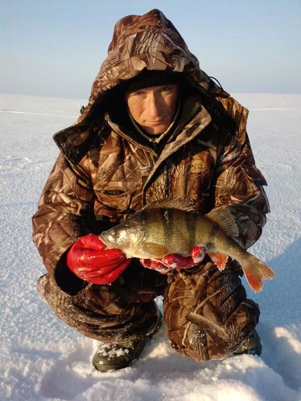 Рыбалка на рыбинке. Ухра Рыбинское водохранилище. Рыбинское водохранилище рыбалка. Рыбинское водохранилище зимняя рыбалка. Рыбинка Рыбинское водохранилище.