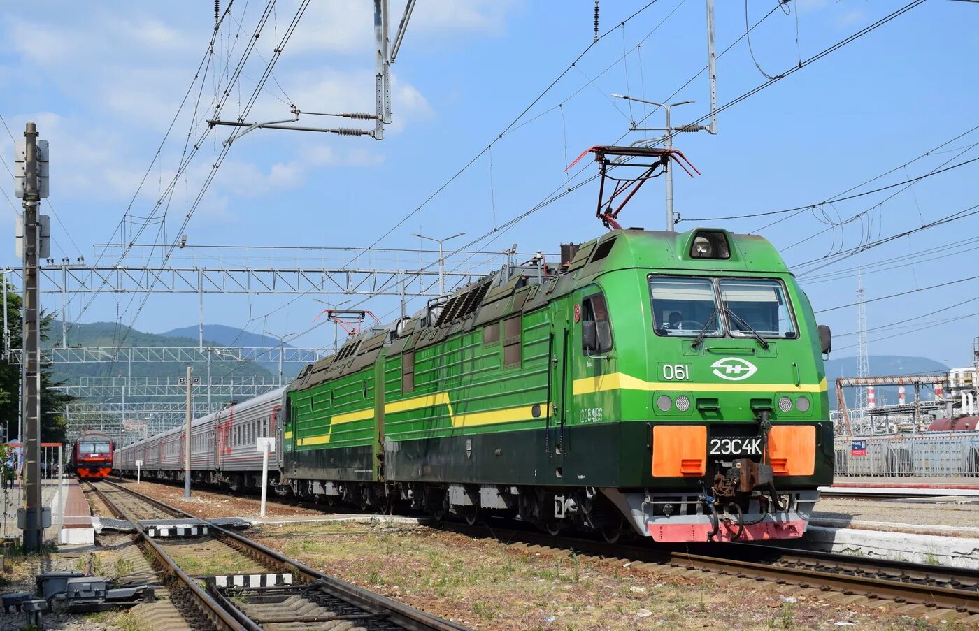 Вл10 туапсе. Туапсе пассажирские поезда. 2эс4к туапсе. Туапсе пассажирские поезда. Эд4м туапсе.