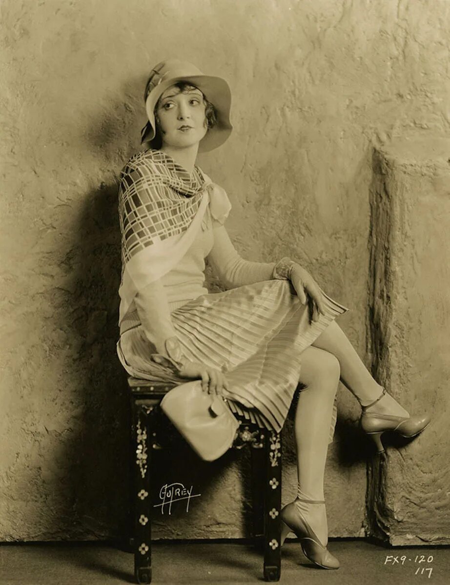 Девушки 20 х. Стиль 1920-х годов женские. девушки 20х годов. мода 1920 годов. мода 20-х годов женщины.