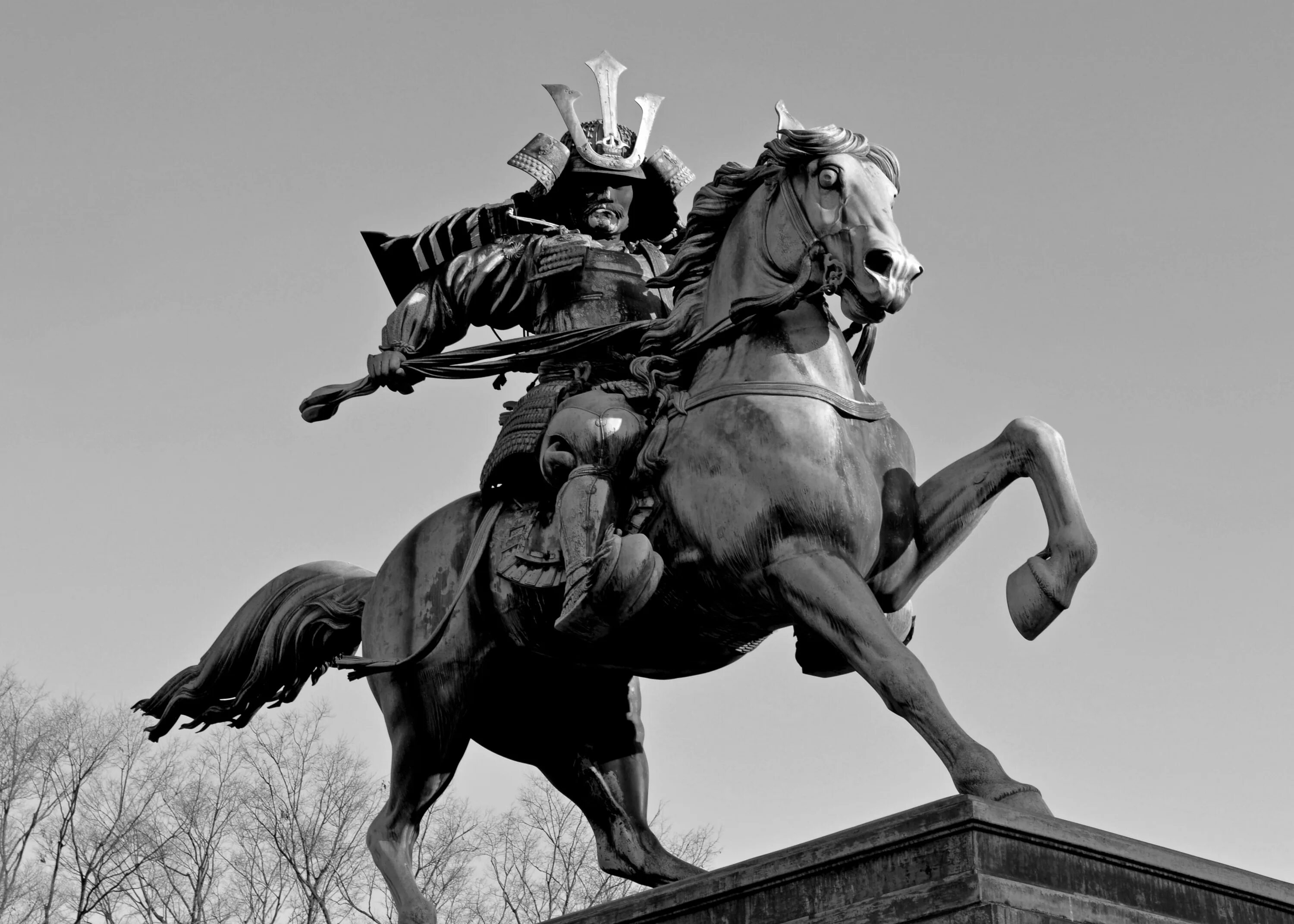 Скульптура на коне. Скульптура воина. Памятник на коне. Скульптура воин конь. Скульптура всадник на коне.