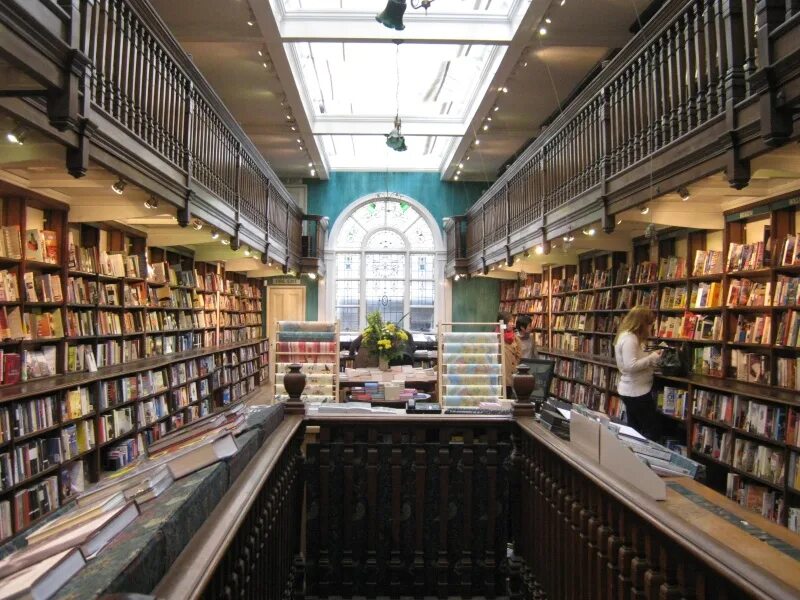 Книжный магазин Foyles в Лондоне. Магазин в Лондоне Daunt books. Русский книжный магазин. Необычные книжные магазины в Лондоне. Книжные магазины иванова