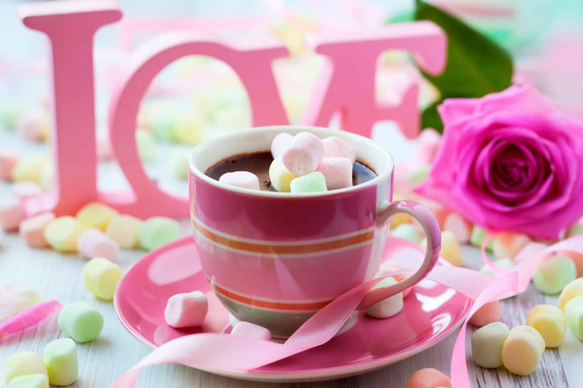 Доброе утро яркие цветы. Яркое утро. Красивые цветы в чашке. Нежные цветы в чашке. Доброе утро в розовом цвете.