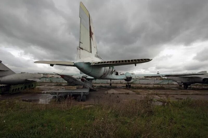 Pby 5 самолет. заброшенный самолет ил-76 (abandoned il 76). заброшенный аэродром салми. заброшенные самолеты. забытые самолеты.