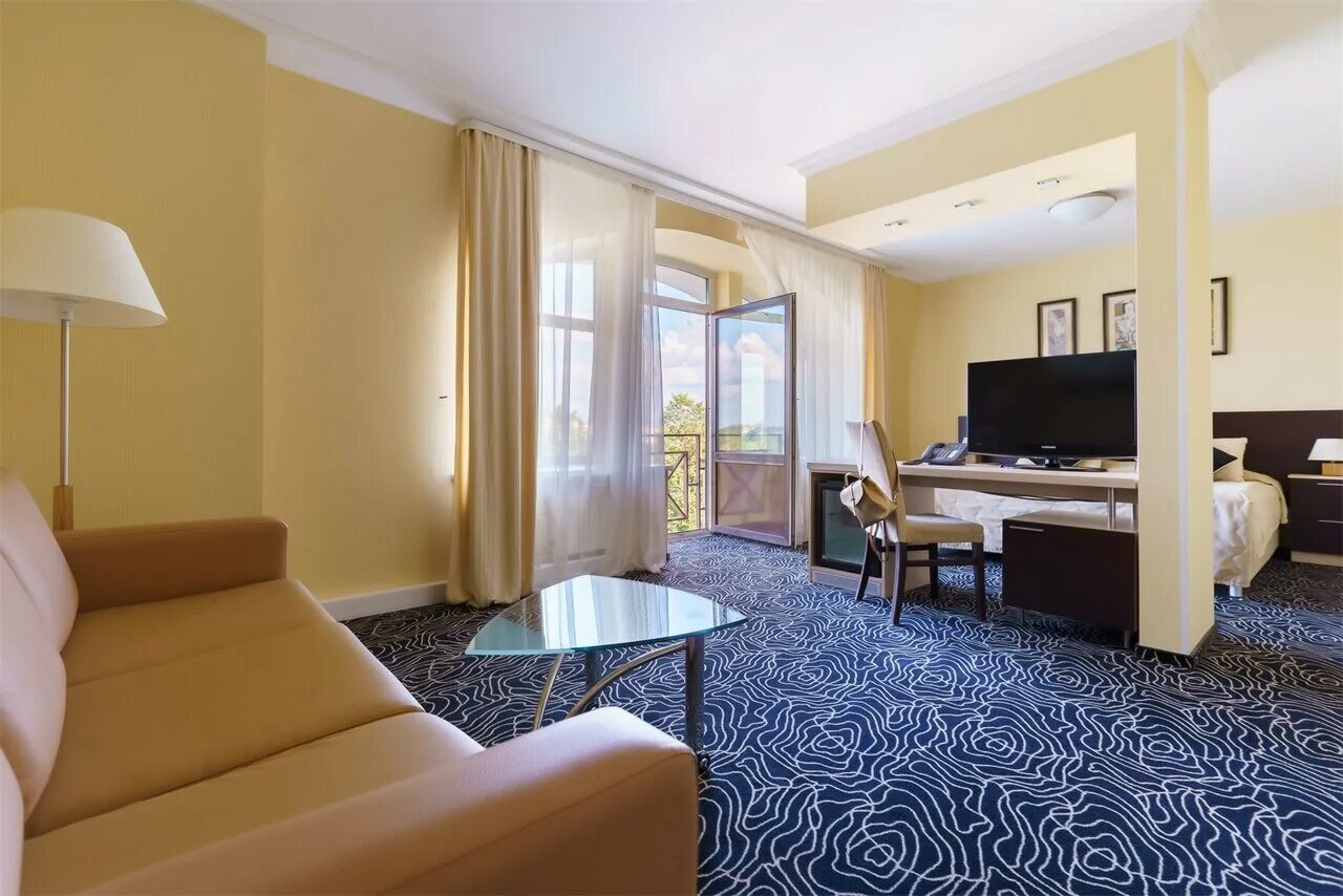 отель выборг в выборге. гостиница северная корона выборг. гостиница дружба выборг номера. номер люкс в гостинице виктория выборг. отель дружба выборг номера.