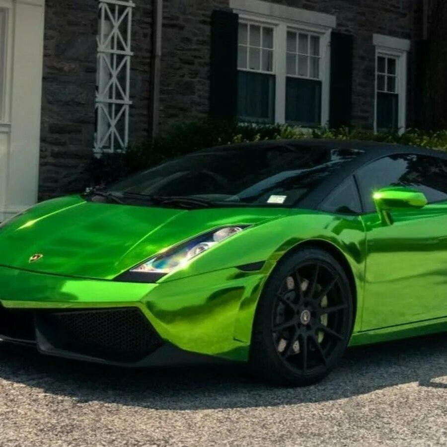 Зеленая машина фото. Lamborghini Aventador изумрудный. Кислотно-зелёный Ламборджини. Машина Ламборгини зеленая. Ламборджини авентадор кабриолет лаймовая.