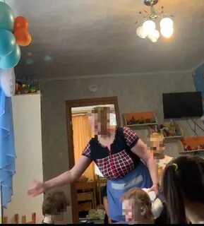 Ребенка бьют в саду