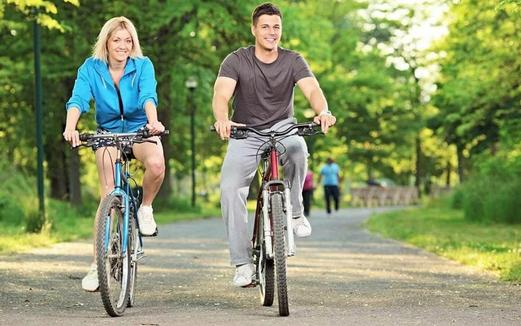 Get on the bike. Катание на велосипеде. Человек на велосипеде. Езда на велосипеде. Прогулка на велосипеде.