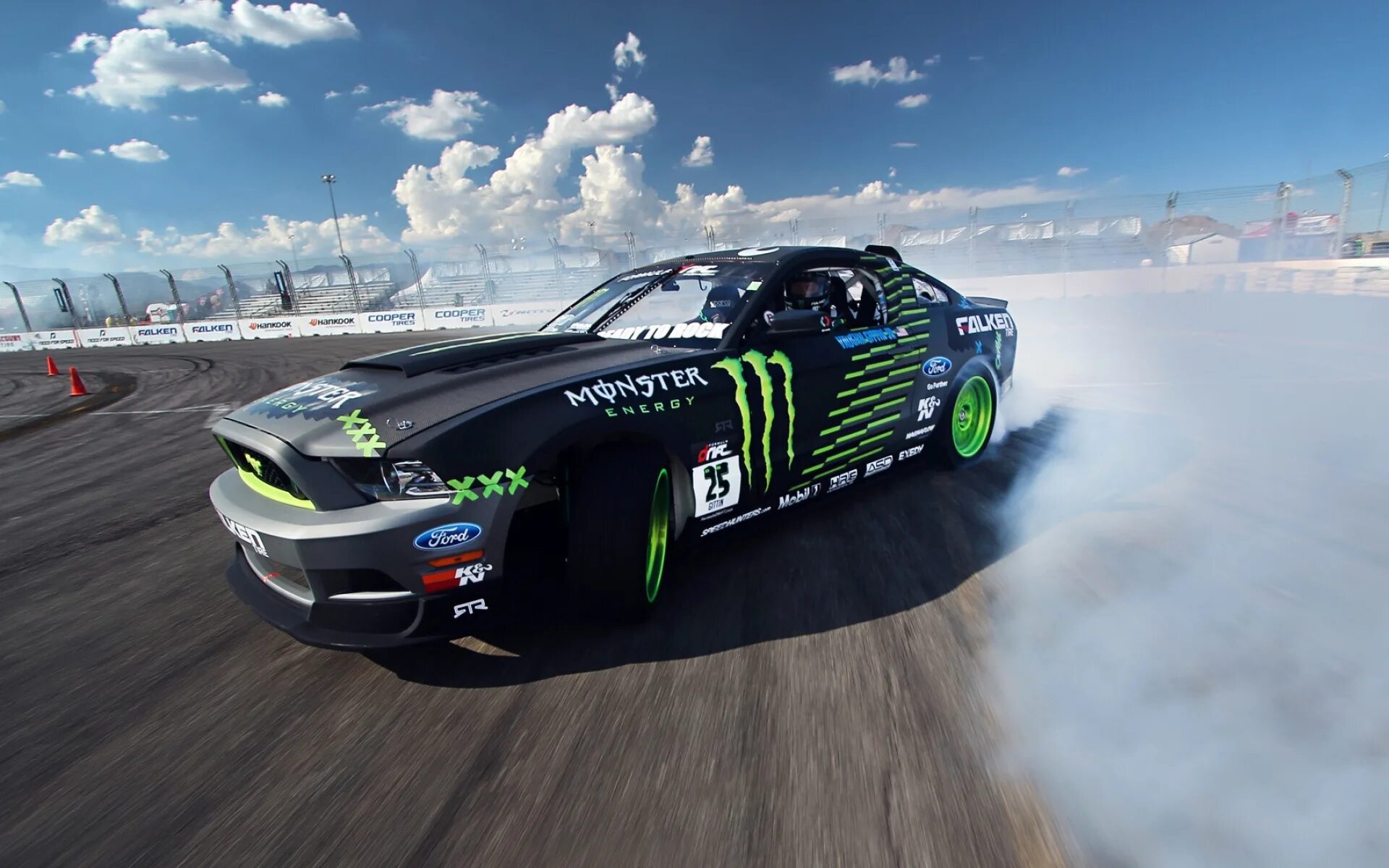 Ford Mustang RTR Monster Energy 2015. Форд Мустанг дрифт. Форд Мустанг Monster Energy. Гоночный Форд Мустанг.