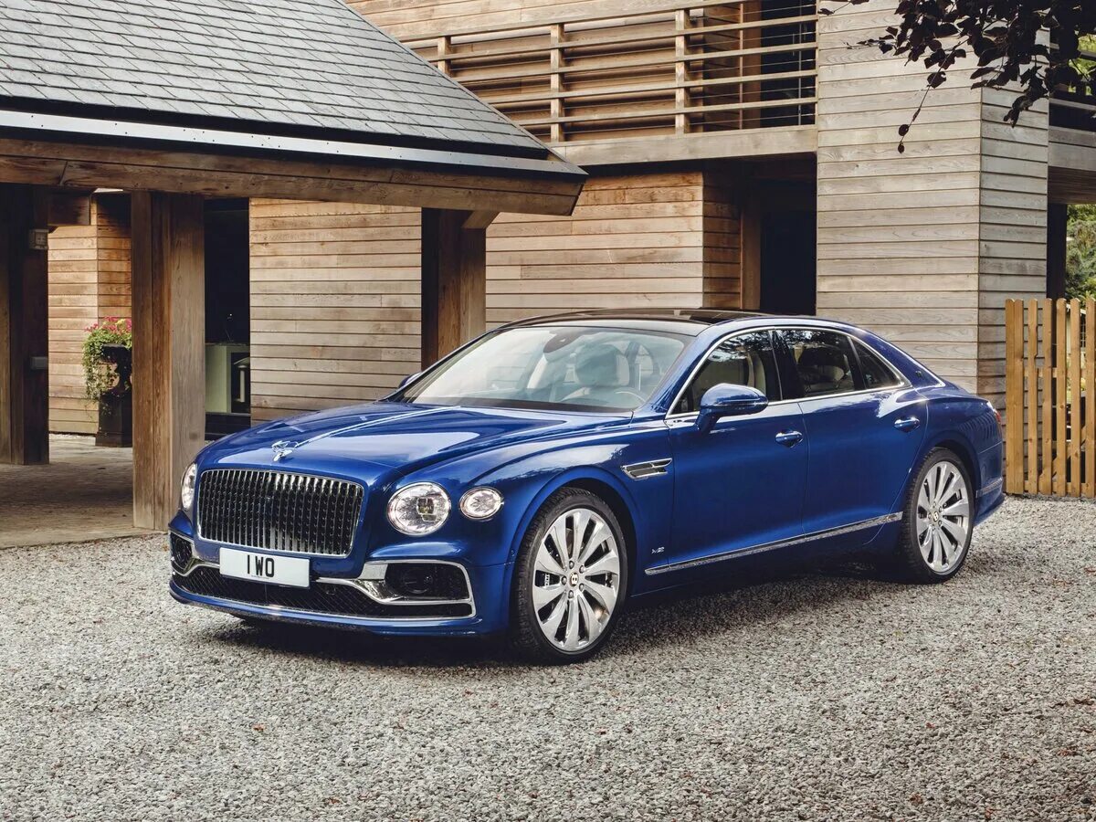 Бентли flying. Бентли Flying Spur. Bentley Flying Spur 2020. Бентли Флаинг Спур 2022. Bentley Flying Spur 2.