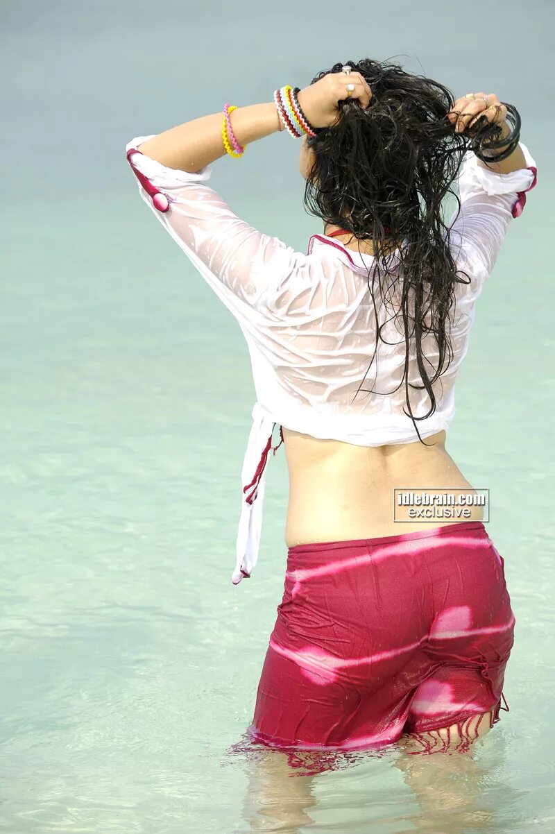 Showing her wet. Madhurima hot back. штаны болливуд. girls wet фото. asscrack indian.