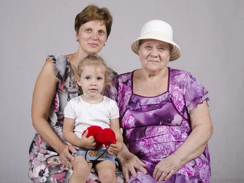 Бабушка дочь и внучка. Бабушка с дочкой. Бабушка и прабабушка. Мама бабушка прабабушка. Жены мамы бабушки и дочки