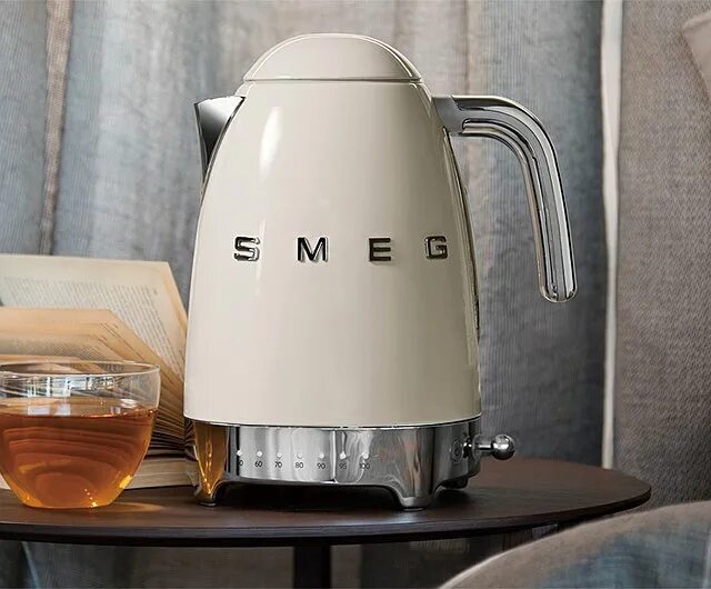 Чайник кремовый. Чайник Smeg klf04creu. Чайник Smeg klf03creu. Чайник Smeg klf05bleu. Чайник Smeg klf05, красный.