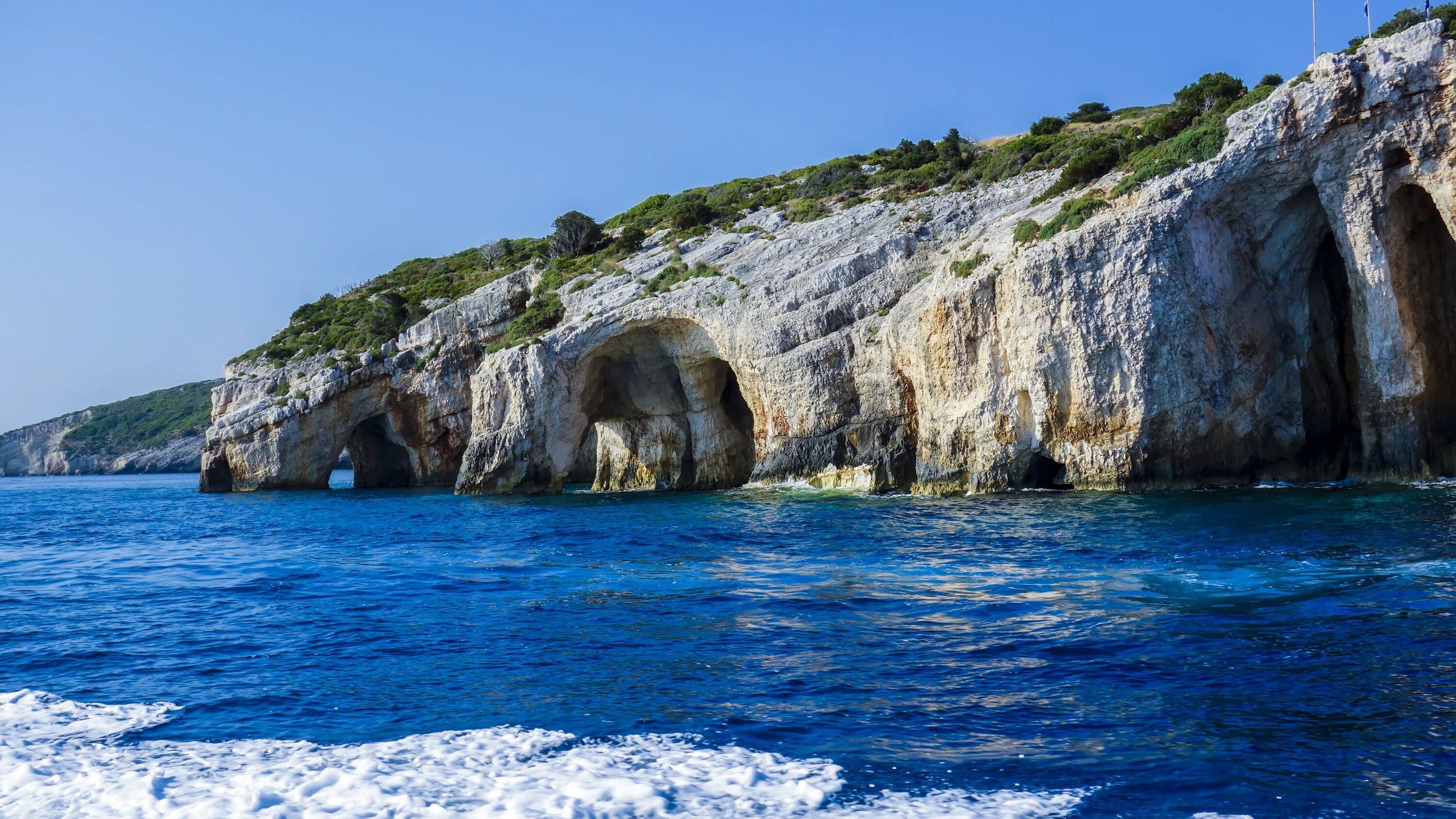 Вода на греческом. Zakynthos Греция. Zakynthos Island остров Закинтос Греция. Голубые пещеры Закинф Греция. Пещеры Керри Греция.