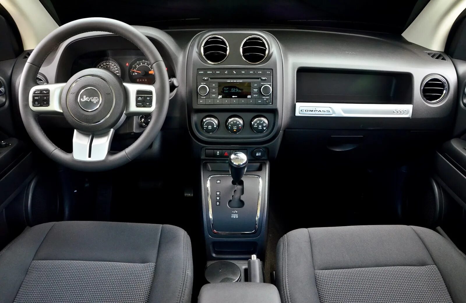Привода джип компас. Jeep compass 2014. джип компас 2014. jeep compass 2013 usb разъем. руль джип компас 2007 механика.