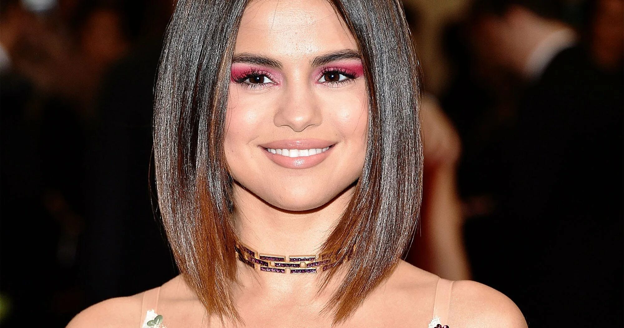 Подойдет ли мне каре. Селена гомес стрижка каре. селена гомес hair style 2025 2025. стрижка селены гомес 2025. стрижка каре.