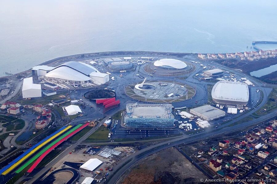 Сочи адлер олимпийский парк. Сочи олимпиады места. Олимпийские объекты в сочи. Имеретинский курорт олимпийский парк. Олимпийская деревня адлер.