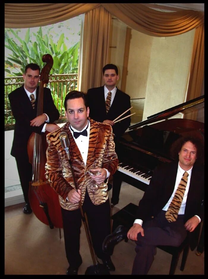 "richard cheese" && ( исполнитель | группа | музыка | music | band | artist ) && (фото | photo). Richard cheese & lounge against the machine. "richard cheese" && ( исполнитель | группа | музыка | music | band | artist ) && (фото | photo). Richard cheese. Richard cheese people shit.