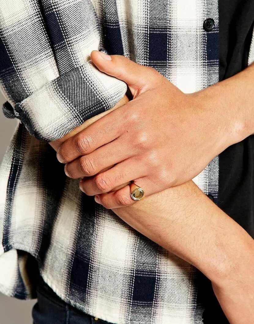 золотое кольцо на мизинец мужское. принц чарльз кольцо с печаткой. печатка на мизинец что значит. кольцо на мизинец мужское. кольцо на мизинец мужское.