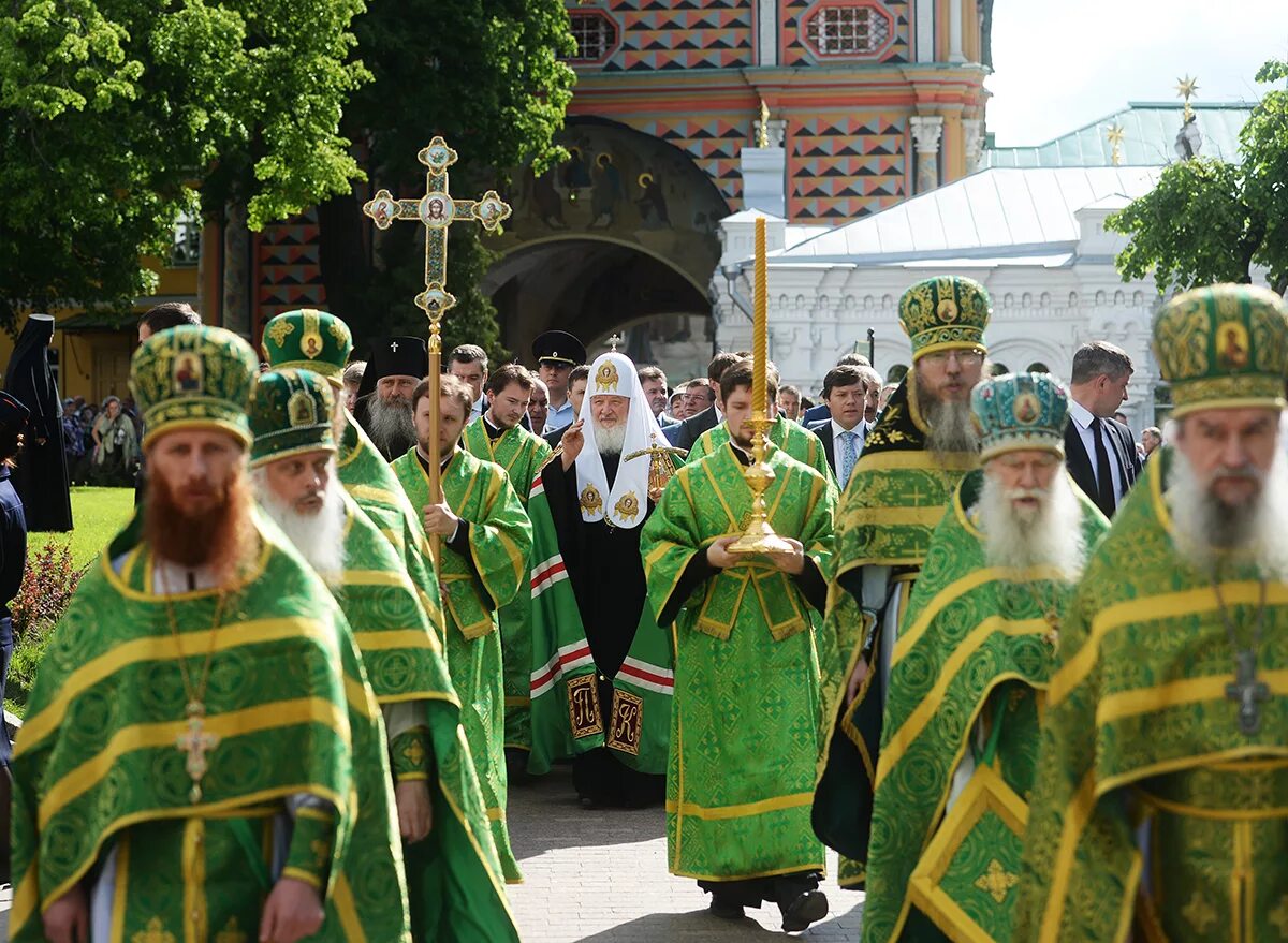 Честь святой троицы. Празднование Троицы. Троица в храме.