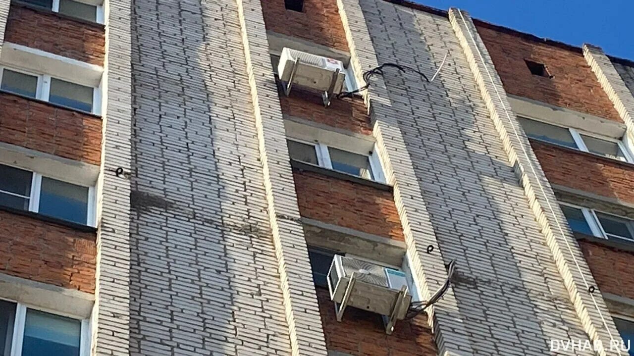 5 октября 2022 парень выпал из окна кемерово. Фото из окна. В хабаровске выпал ребенок с 3 этажа. Хабаровск из окна. 27 этажный дом.