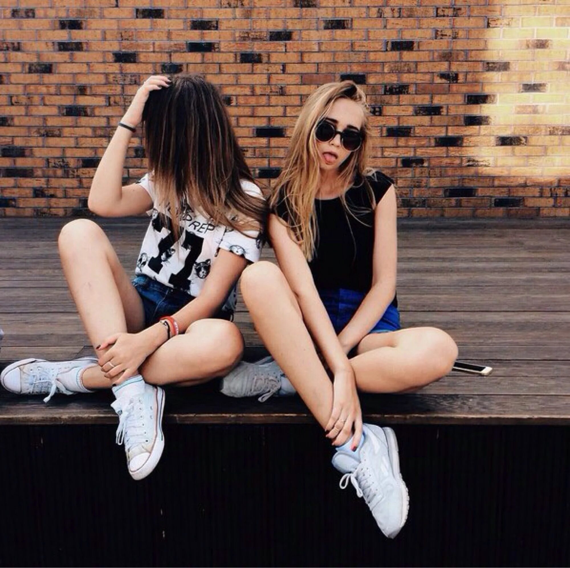 Авы для подруг. Девочки подруги. Две крутые девушки. Две крутые девушки. Две крутые девушки.