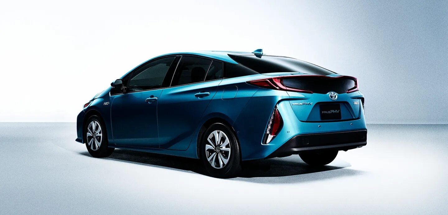 Toyota prius phv 2017. Приус 30 белый. Тойота приус 52 кузов. Тойота приус 2016. Toyota prius phv 52.