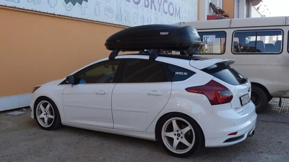 Thule Pacific 200 Ford Focus. Thule Pacific 200 Ford Focus 2 Hatchback. Бокс на крышу Форд фокус 3 хэтчбек. Автобокс на крышу Ford Focus 3. Автобокс 2