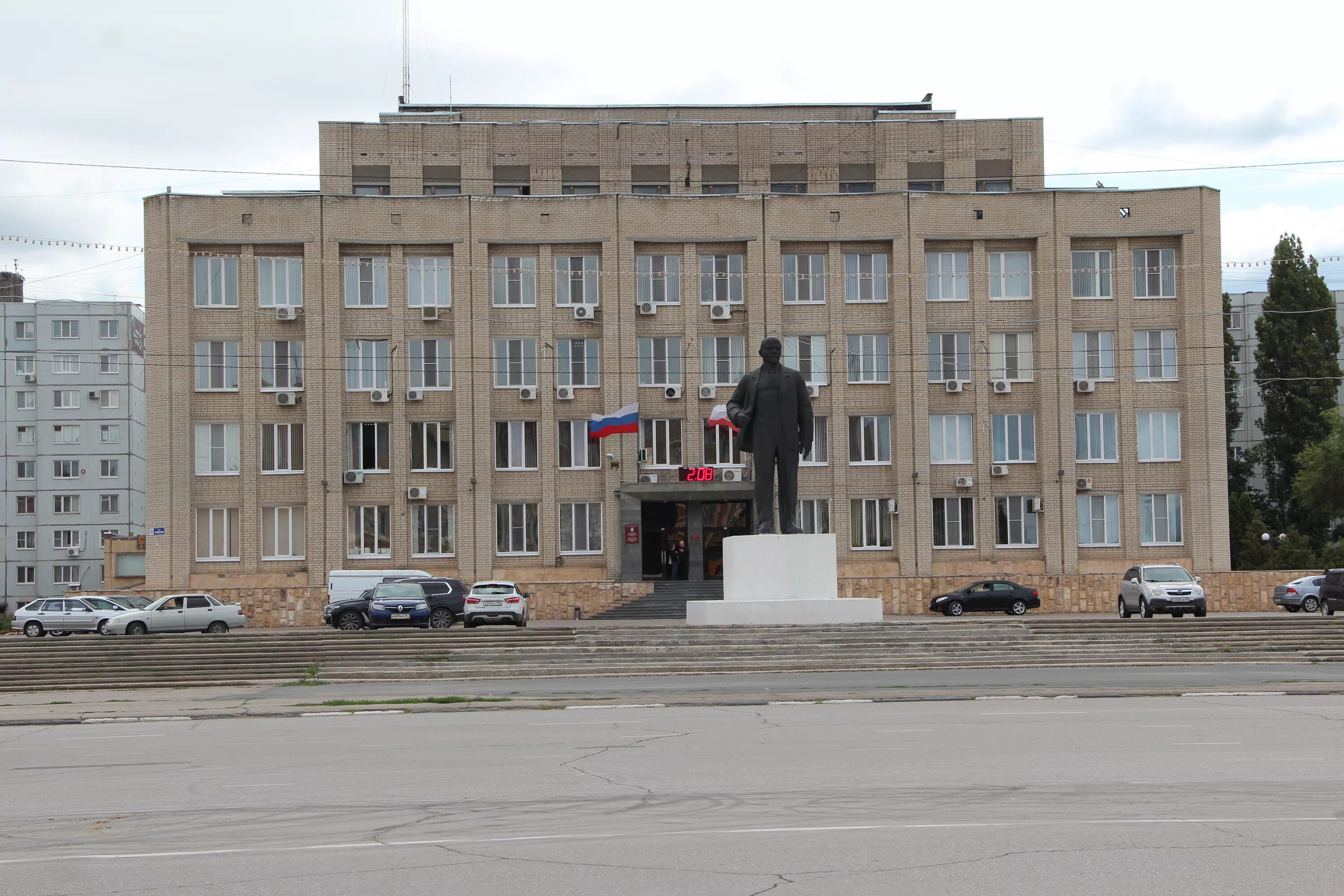 Администрация бмр балаково. Здание администрации Балаково. Администрация города Балаково. Центральная площадь города Балаково.