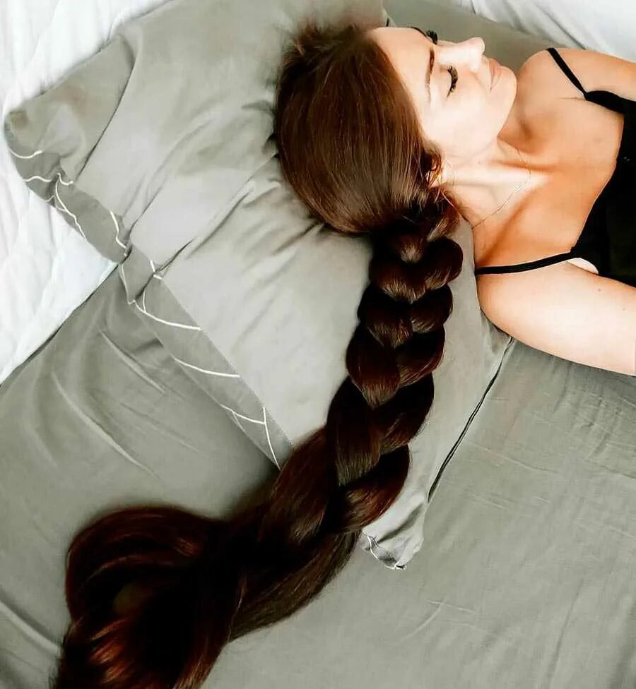 Длинные косы. Девушка с косами. Косы красивые на длинные. Длинные густые волосы. Длинные черные волосы во сне
