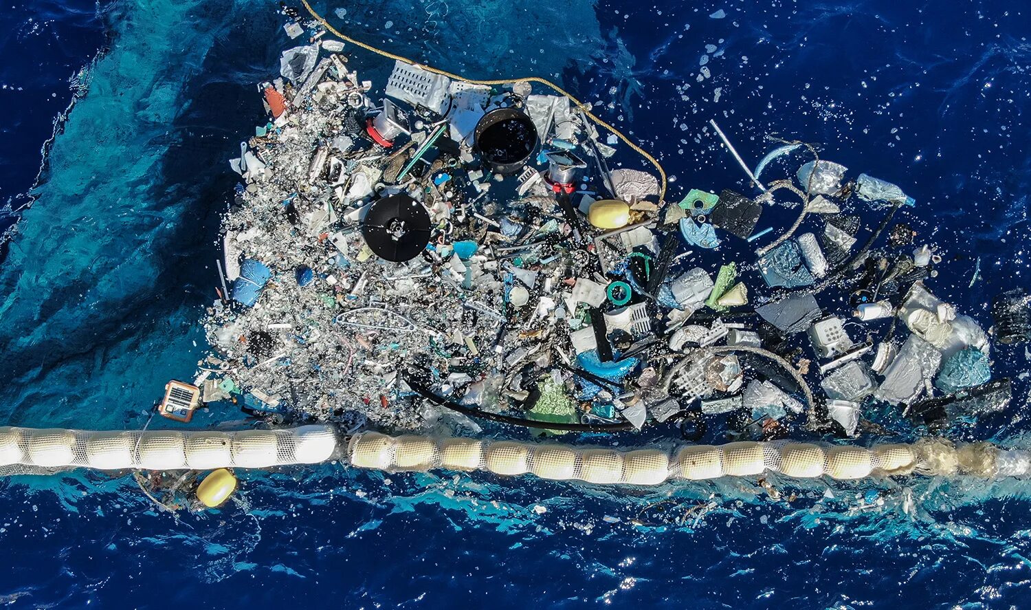 Миллионы тонн воды. Pacific Garbage Patch. Great Pacific Garbage. Great Pacific Garbage Patch. Загрязнение мирового океана пластиком.