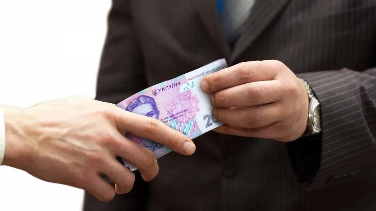 Взятка украины. Взятка. Препод берет взятку. Подкуп чиновников. Взятка украины.