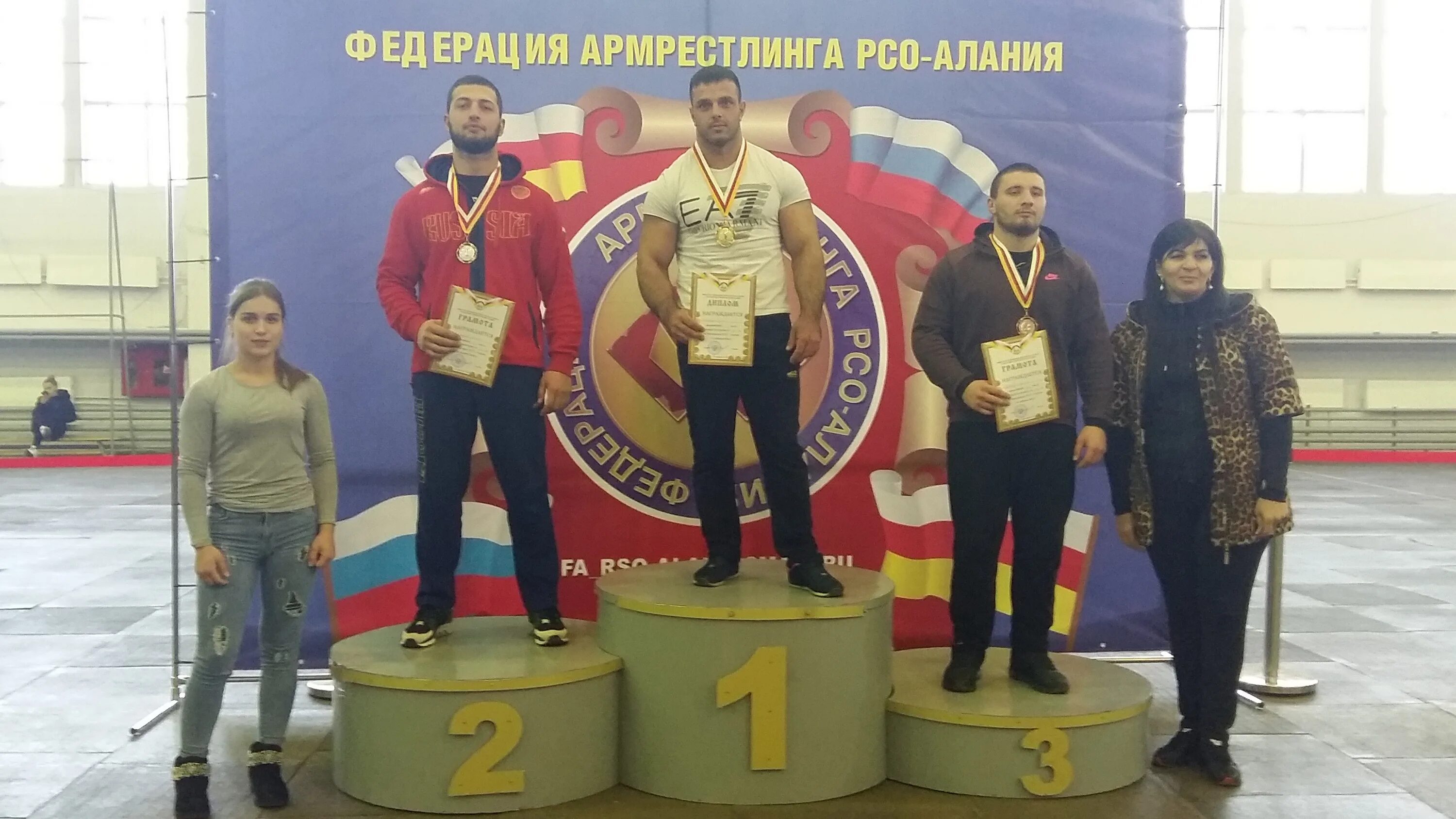 Кадзаев олег. Армспорт владикавказ. Армспорт владикавказ. Армрестлинг владикавказ. Оксана хортиева армрестлинг.