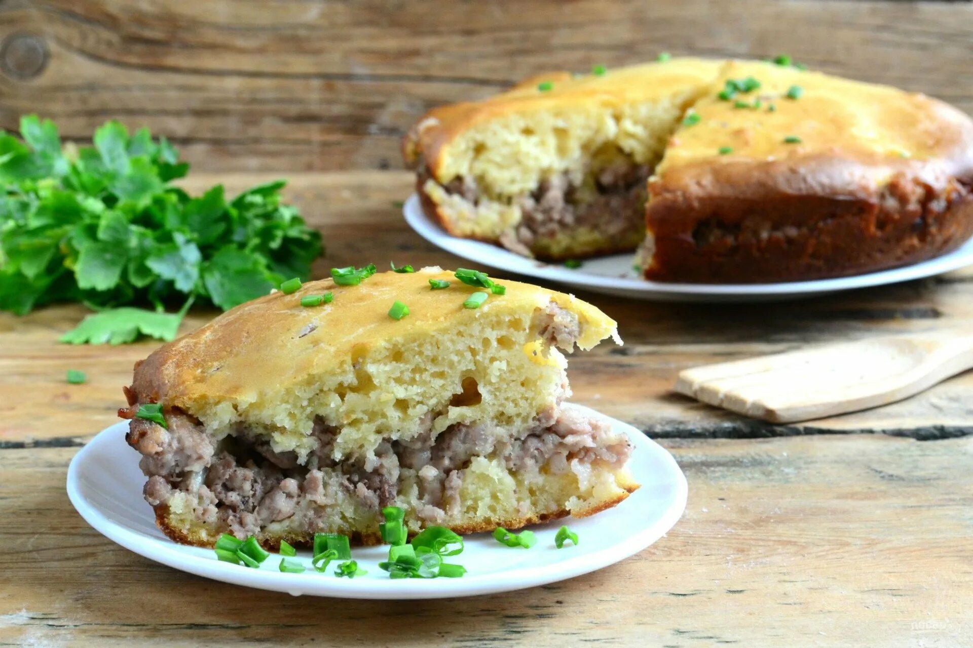 Пирог с готовым фаршем. Заливной пирог с мясом. Заливной пирог с фаршем. Заливной мясной пирог. Заливной пирог с фаршем и картошкой.