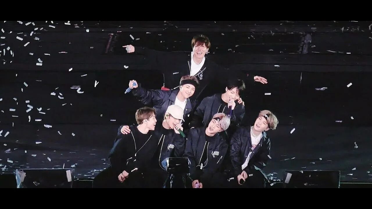 Концерт бтс с microcosmos. Бтс микрокосмос концерт. Бтс микрокосмос концерт. Бтс microcosmos. Bts microcosmos обложка.