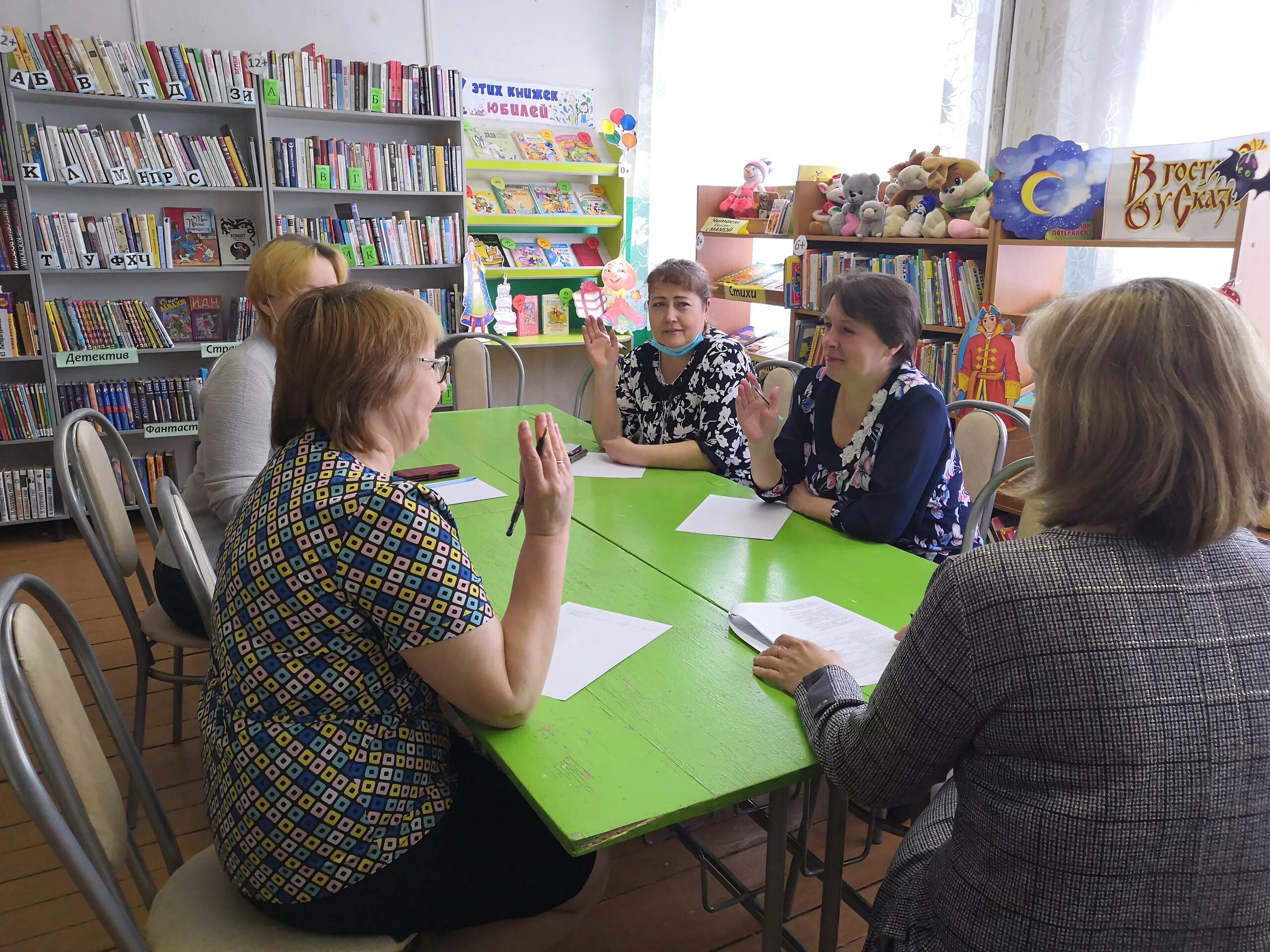 Библиотека в архангельском. Библиотека Череповец Архангельская 7. Литвиновская. Литвиновская школа. Тема для литвиновских чтений 1 класс.