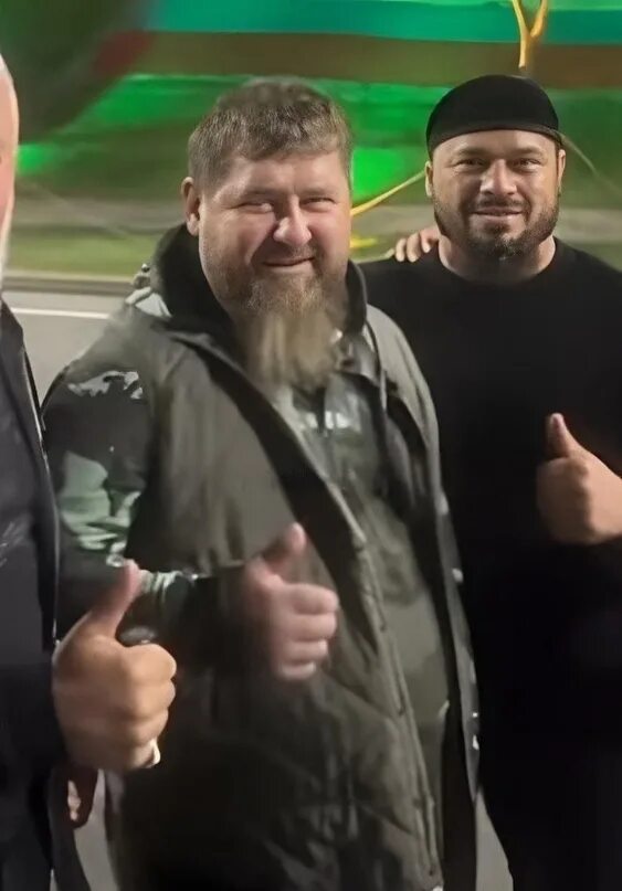 Рамзан ахмадович кадыров. Бои чеченского спецназа на украине. Кадыров не слышно. Глава чеченской республики рамзан кадыров прибыл на украину. Армия кадырова 2022.