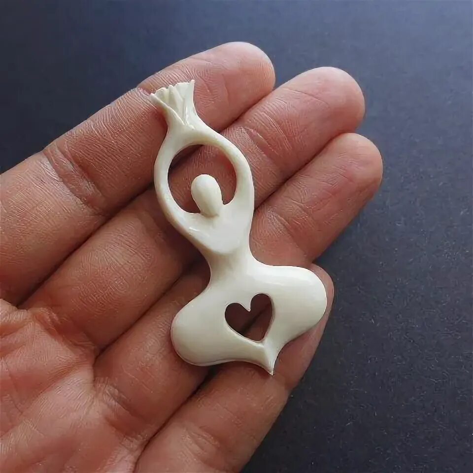 Скелет из глины. Кость глина. Череп полимерная глина. Лепка кость. Глиняная дудочка.