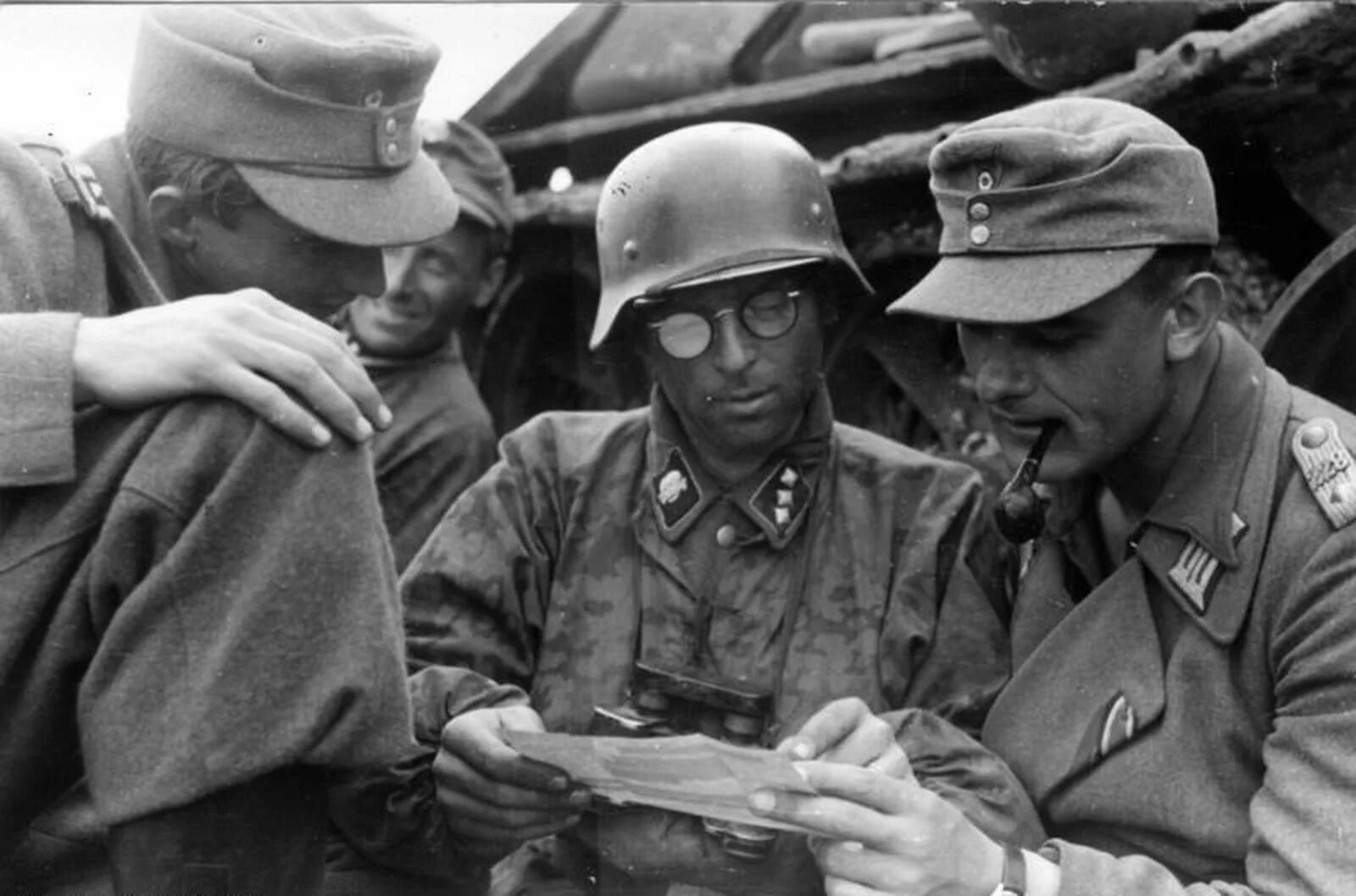Солдаты Ваффен СС на Восточном фронте. Войска СС 1944. Вермахт против сс