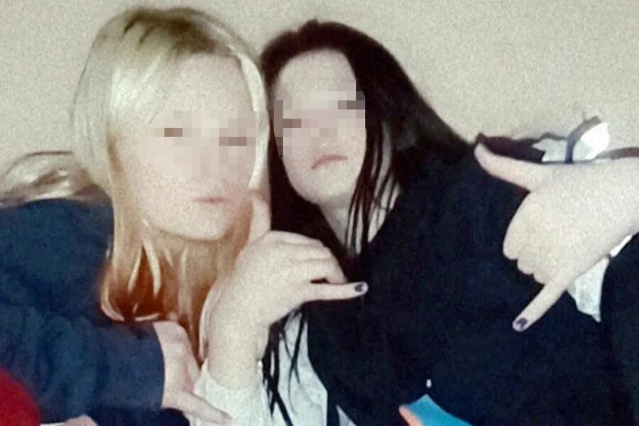 Девушки забили его. Убийцы девочки в хабаровске. Девушка на гвоздях. Девушки забили его. Юнармеец забил мать молотком.