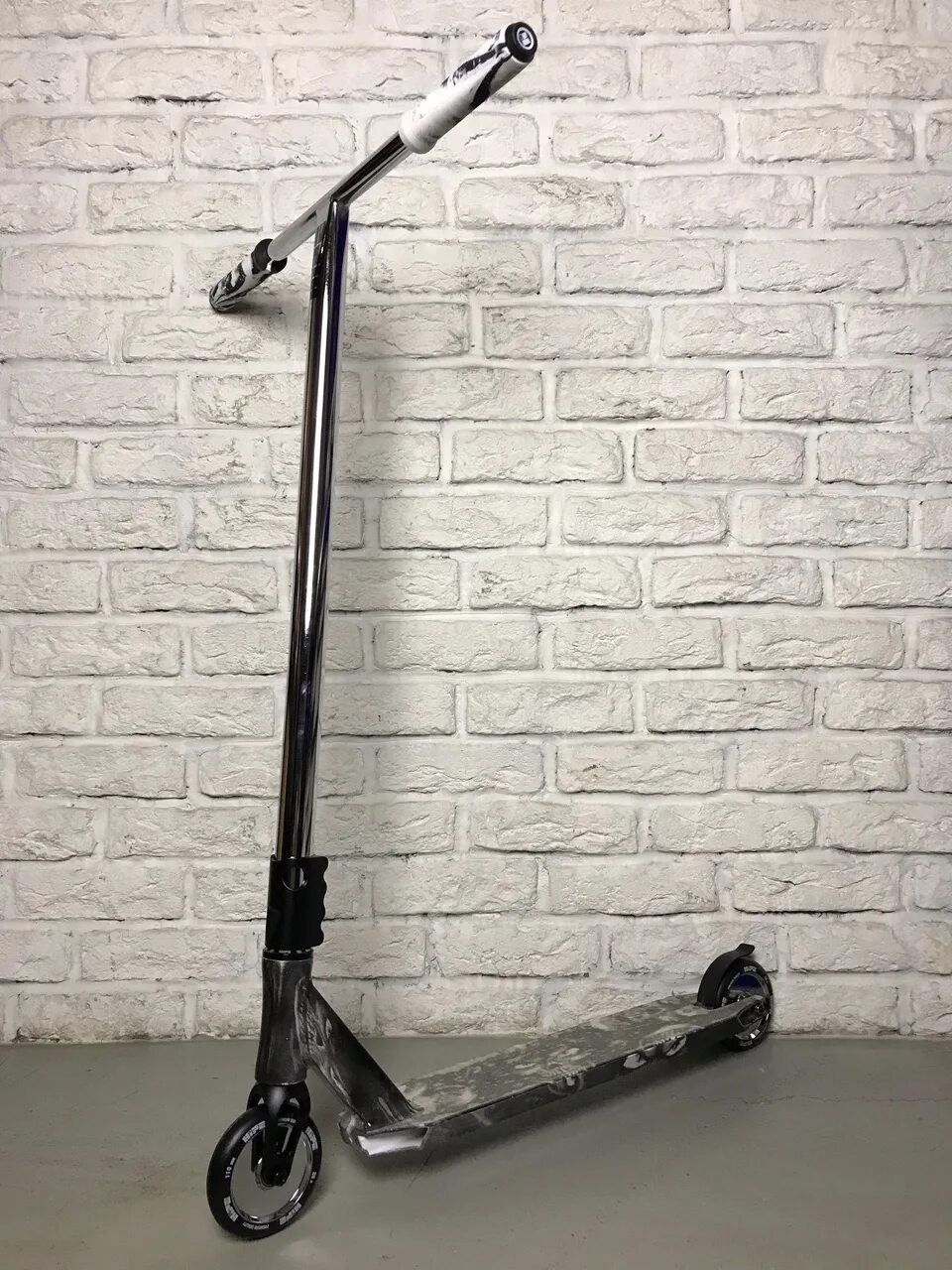 Трюковый самокат дорогой. Спортивный самокат limit LMT 01 Stunt Scooter. Трюковой самокат limit LMT 01. Самокат трюковой xirlilorg Scooter. Самокат Hype l20.