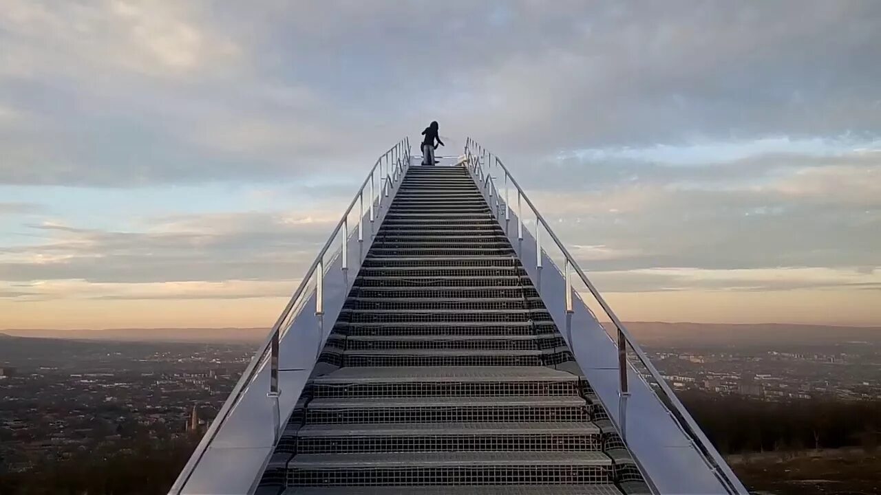 Лестница в небеса. Смотровая площадка Грозный. Смотровая площадка в Грозном лестница в небеса. Смотровая площадка лестница в небо. Лестница в небеса Грозный.