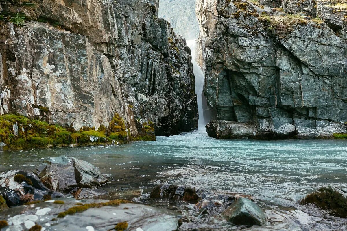 Водопады в горном