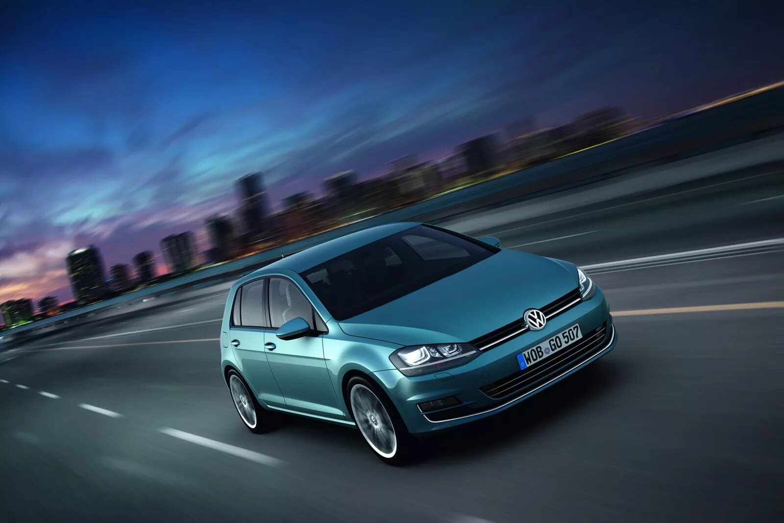 Volkswagen немецкий. VW Golf 7. Фольксваген гольф 7 поколения. Фольксваген гольф Пассат. Фольксваген гольф 5 дверный.