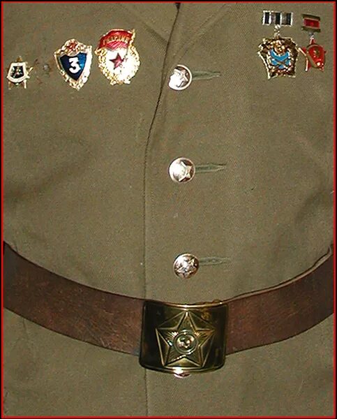 солдат пуговицы в ряд. идет солдат пототроду. у солдата выходной пуговицы в ряд. усалдата вышодной пуговицы врят. у солдата пуговицы в ряд слушать.