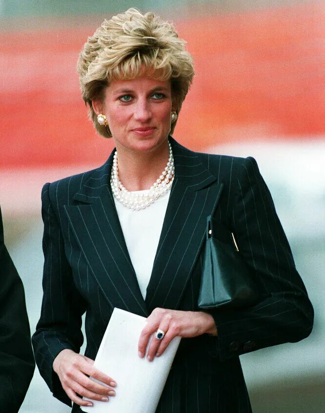 Princess Diana 1993. Diana Spencer 1993. Леди ди читать