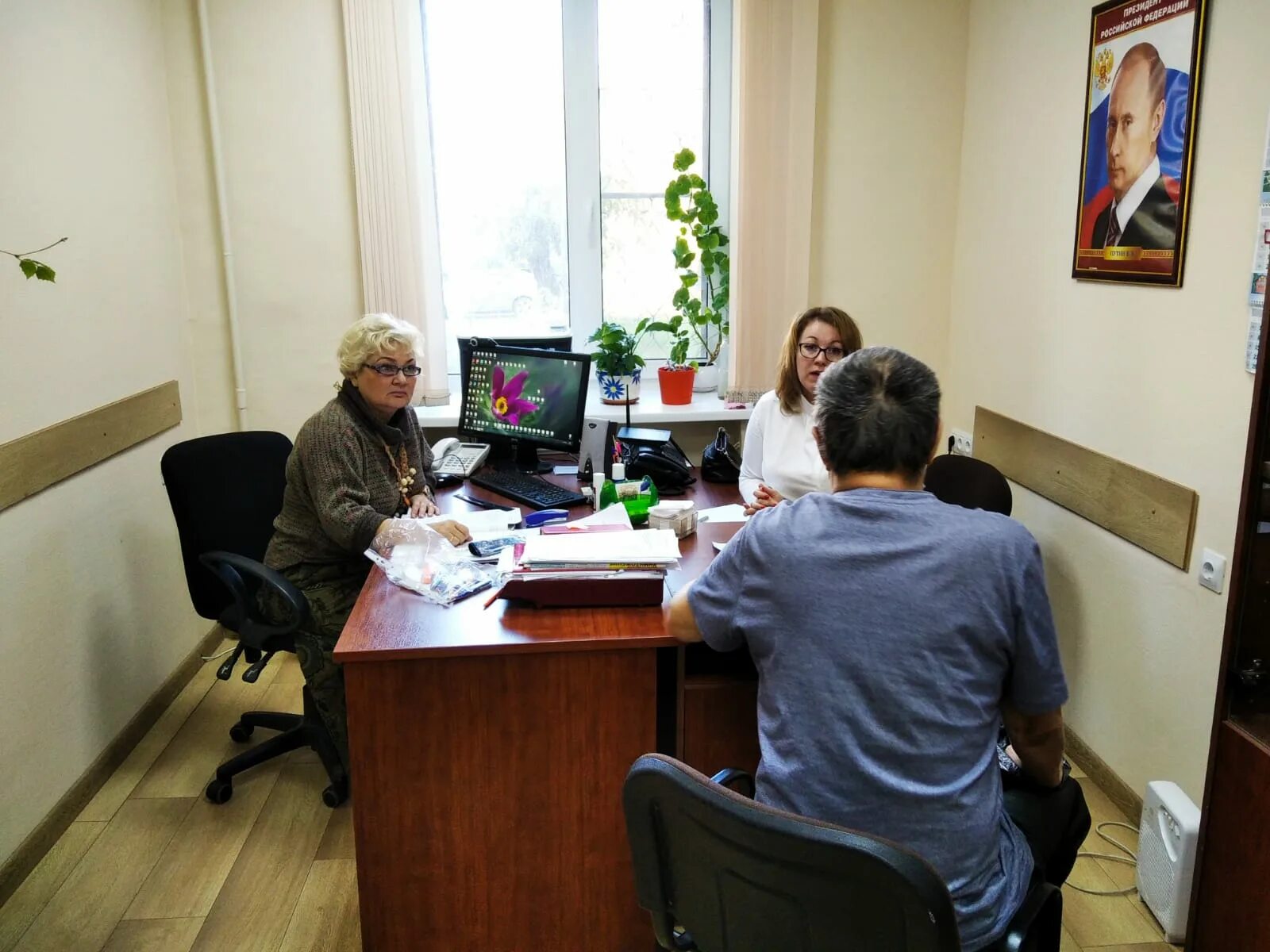 Юридическая помощь пенсионерам. Юрист мфц. Правовой марафон для пенсионеров. Правовой марафон для пенсионеров. Юристы для пенсионеров москва.