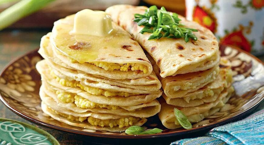 Татарская кухня кыстыбый. Кыстыбый. Башкирская кухня кыстыбый. Кыстыбый рецепт по татарски с пшеном. Кыстыбый с пшеном.